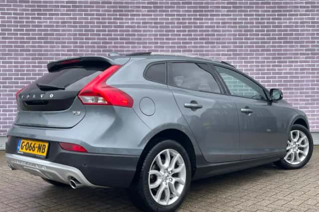 Volvo V40 (2019) thumbnail 2