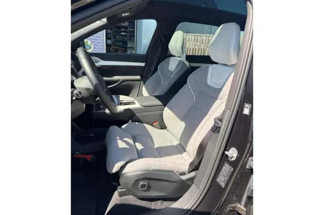 Volvo EX90 (2025) thumbnail 6
