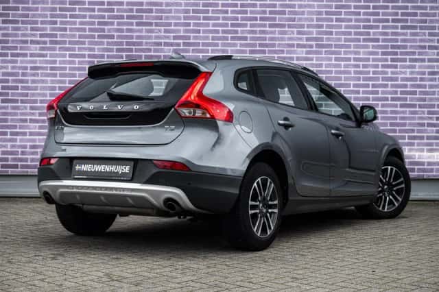 Volvo V40 Cross Country (2017) thumbnail 2