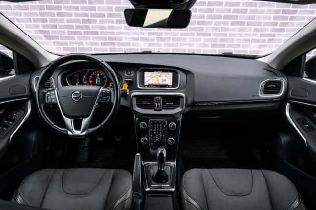 Volvo V40 Cross Country (2017) thumbnail 5