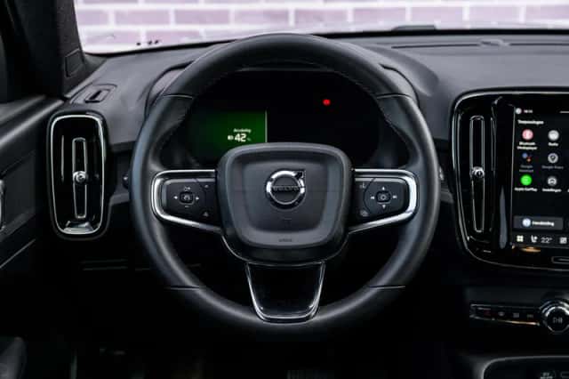 Volvo XC40 (2022) thumbnail 3