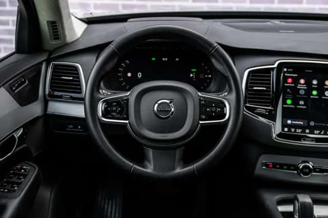 Volvo XC90 (2024) thumbnail 3