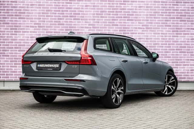 Volvo V60 (2022) thumbnail 2