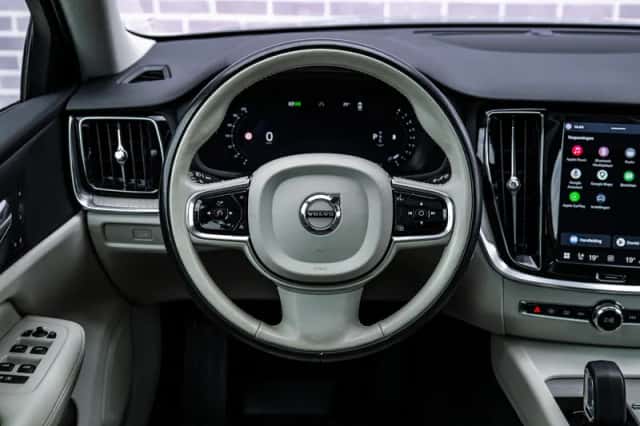 Volvo V60 (2022) thumbnail 3