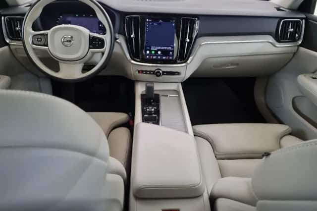 Volvo V60 (2022) thumbnail 4