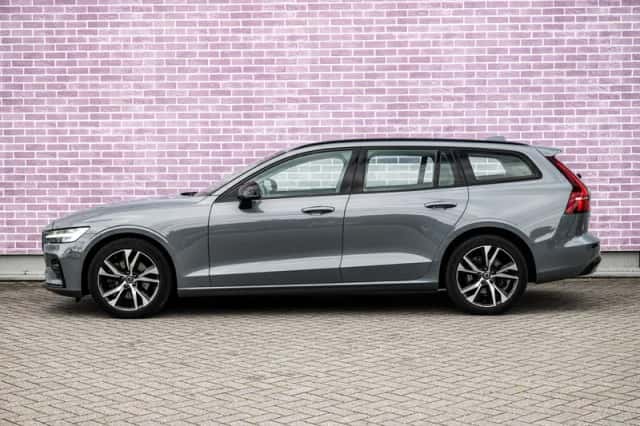 Volvo V60 (2022) thumbnail 4