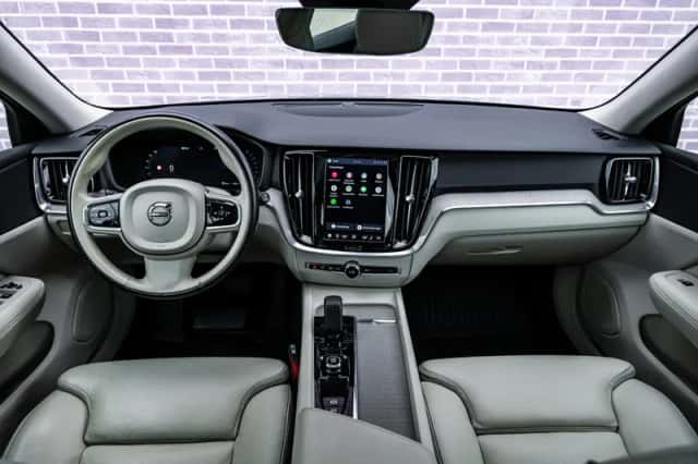 Volvo V60 (2022) thumbnail 5