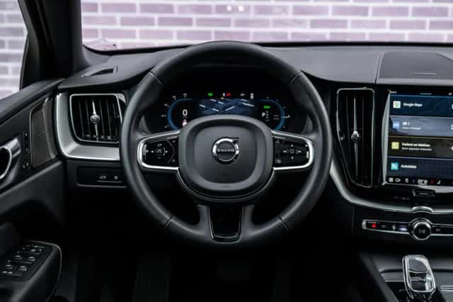 Volvo XC60 (2024) thumbnail 3