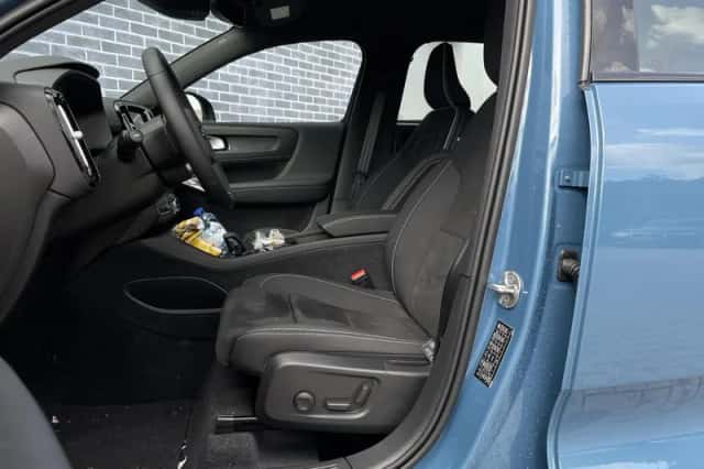 Volvo XC40 (2023) thumbnail 5
