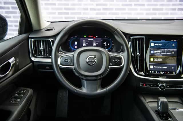 Volvo V60 (2023) thumbnail 4