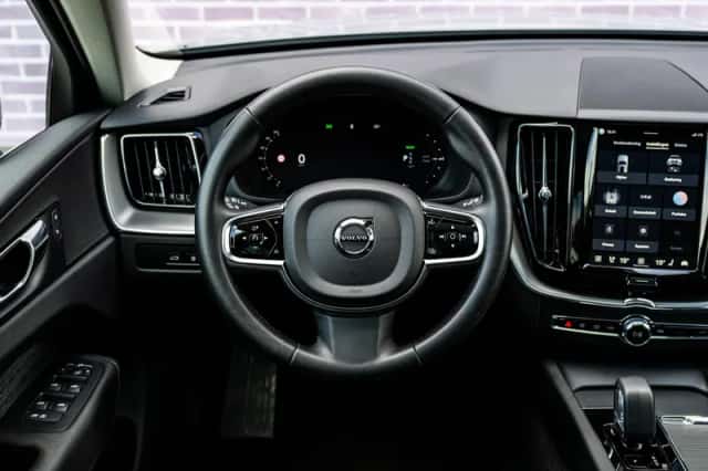 Volvo XC60 (2024) thumbnail 5