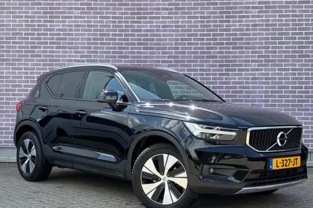 Volvo XC40 (2021) thumbnail 3