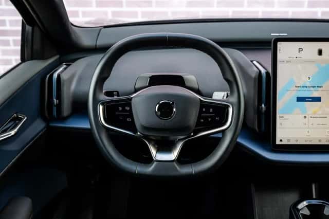 Volvo EX30 (2025) thumbnail 3