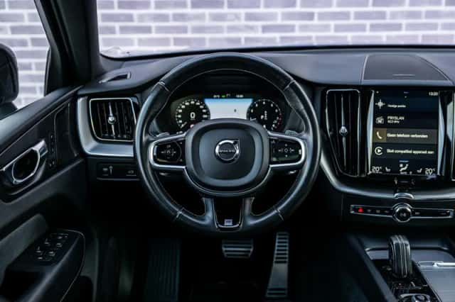 Volvo XC60 (2019) thumbnail 5