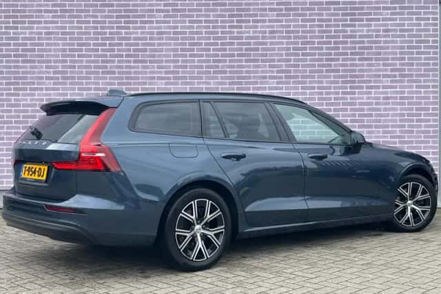 Volvo V60 (2023) thumbnail 4