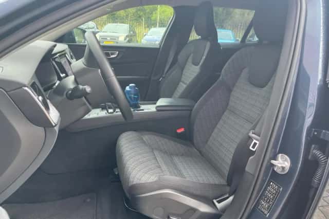 Volvo V60 (2023) thumbnail 6