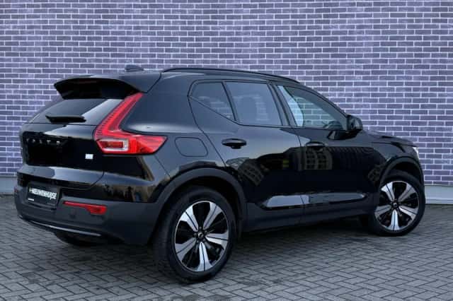 Volvo XC40 (2023) thumbnail 3