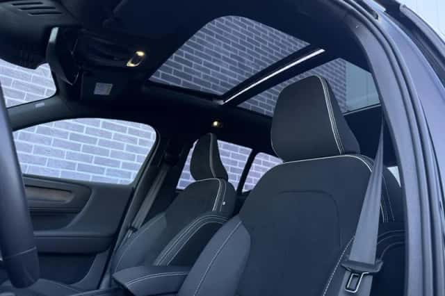 Volvo XC40 (2023) thumbnail 6