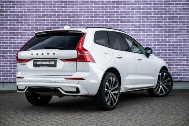 Volvo XC60 (2024) thumbnail 4