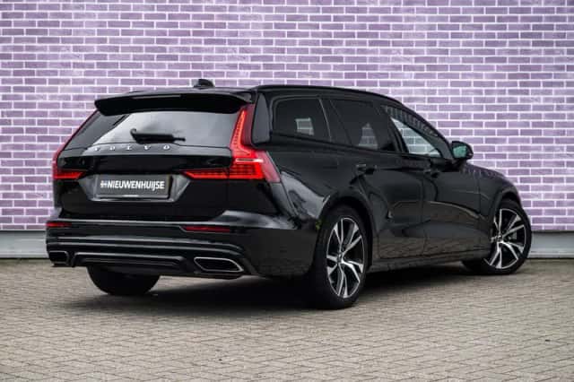 Volvo V60 (2022) thumbnail 2