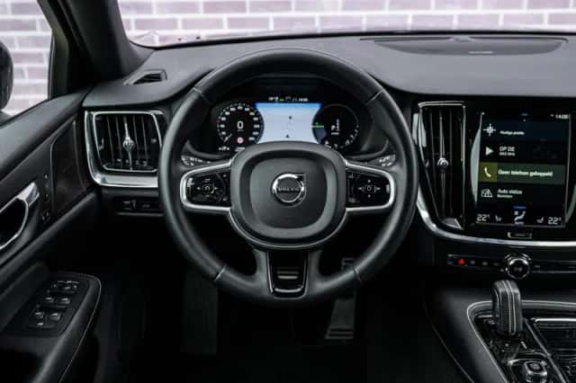 Volvo V60 (2022) thumbnail 3
