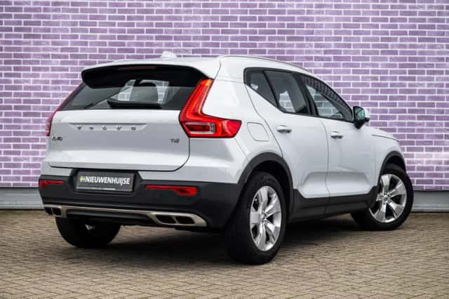 Volvo XC40 (2019) thumbnail 3