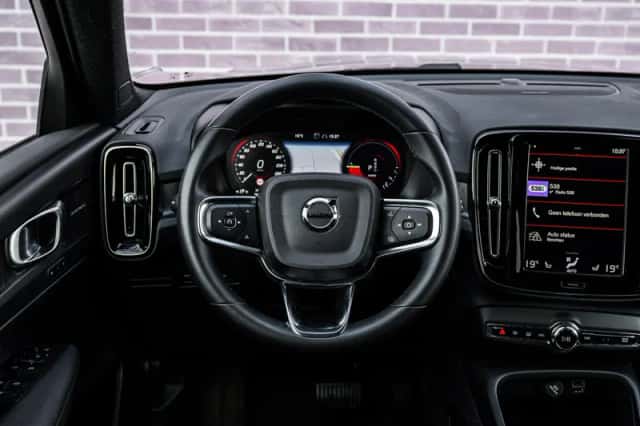 Volvo XC40 (2023) thumbnail 3