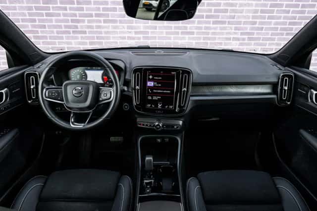 Volvo XC40 (2023) thumbnail 5