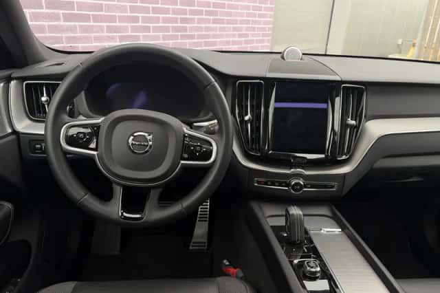 Volvo XC60 (2022) thumbnail 5