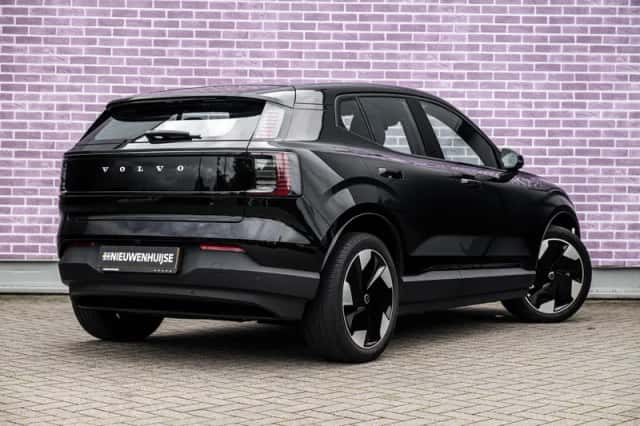 Volvo EX30 (2024) thumbnail 2
