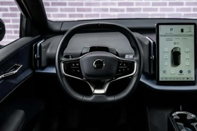 Volvo EX30 (2024) thumbnail 3