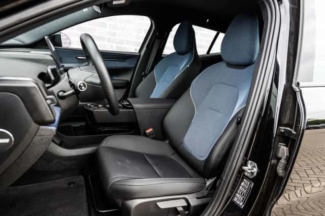 Volvo EX30 (2024) thumbnail 6
