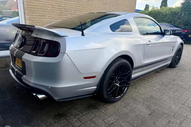 Ford Mustang (2013) thumbnail 4