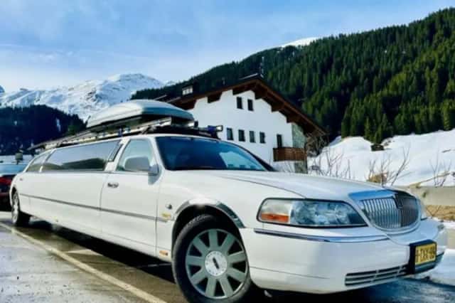 Lincoln Town Car (2004) thumbnail 3
