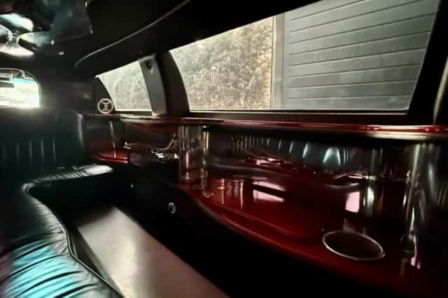 Lincoln Town Car (2004) thumbnail 5