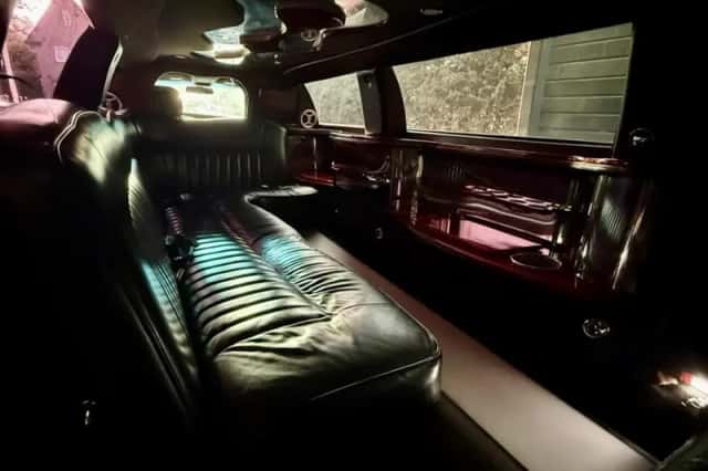 Lincoln Town Car (2004) thumbnail 6