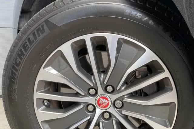 Jaguar I-Pace (2018) thumbnail 5