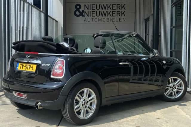 MINI Cooper (2015) thumbnail 3