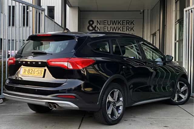 Ford Focus (2020) thumbnail 2