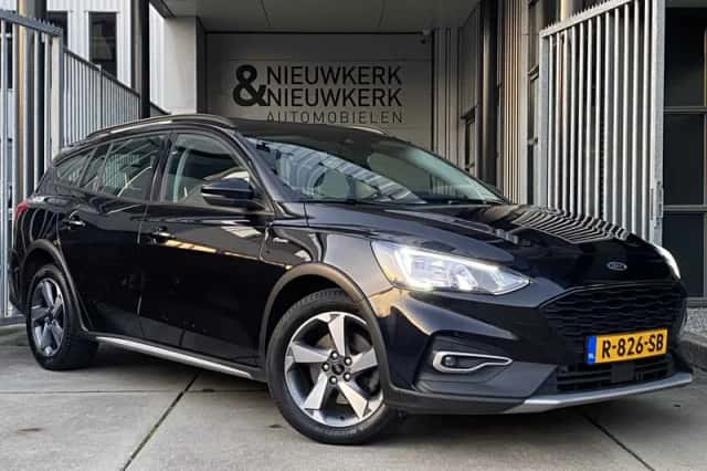 Ford Focus (2020) thumbnail 3