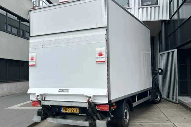 Volkswagen Crafter (2022) thumbnail 2
