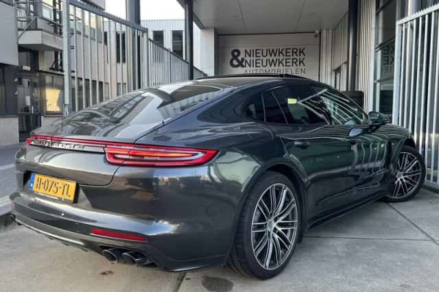 Porsche Panamera (2020) thumbnail 2