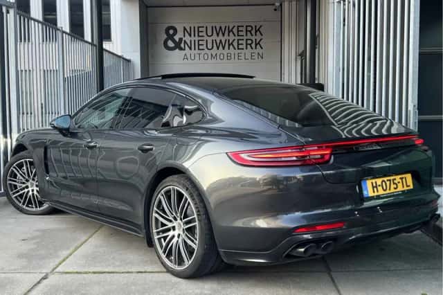 Porsche Panamera (2020) thumbnail 4