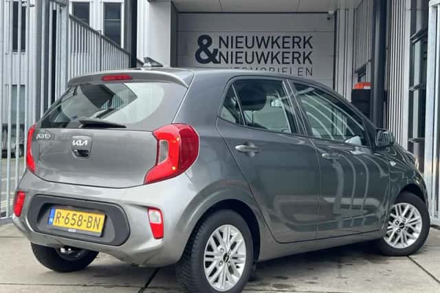 Kia Picanto (2022) thumbnail 2