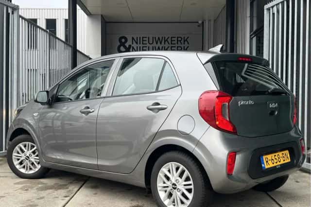 Kia Picanto (2022) thumbnail 4