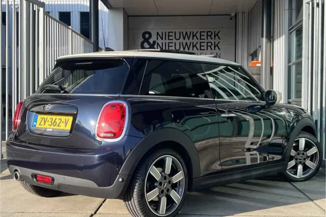 MINI Cooper (2019) thumbnail 2