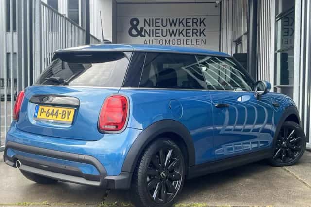 MINI Cooper (2022) thumbnail 2