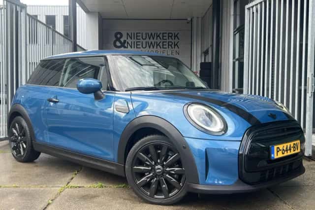 MINI Cooper (2022) thumbnail 3