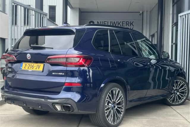 BMW X5 (2023) thumbnail 2
