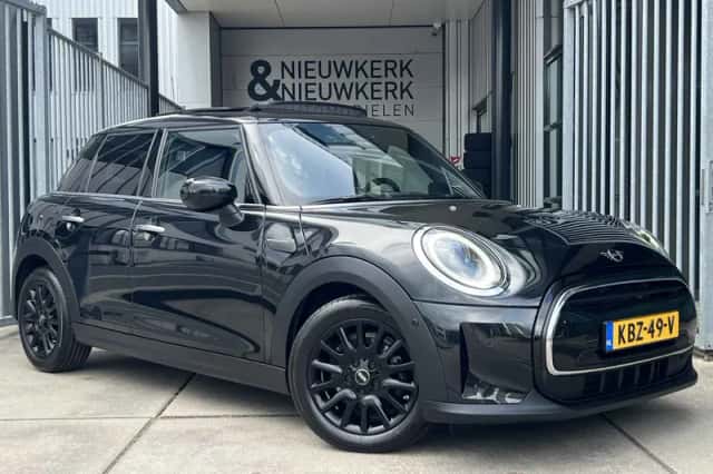 MINI Cooper (2022) thumbnail 3